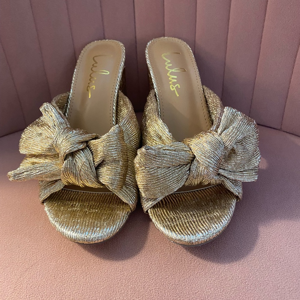Nearly impossible to find Dorothea pumps